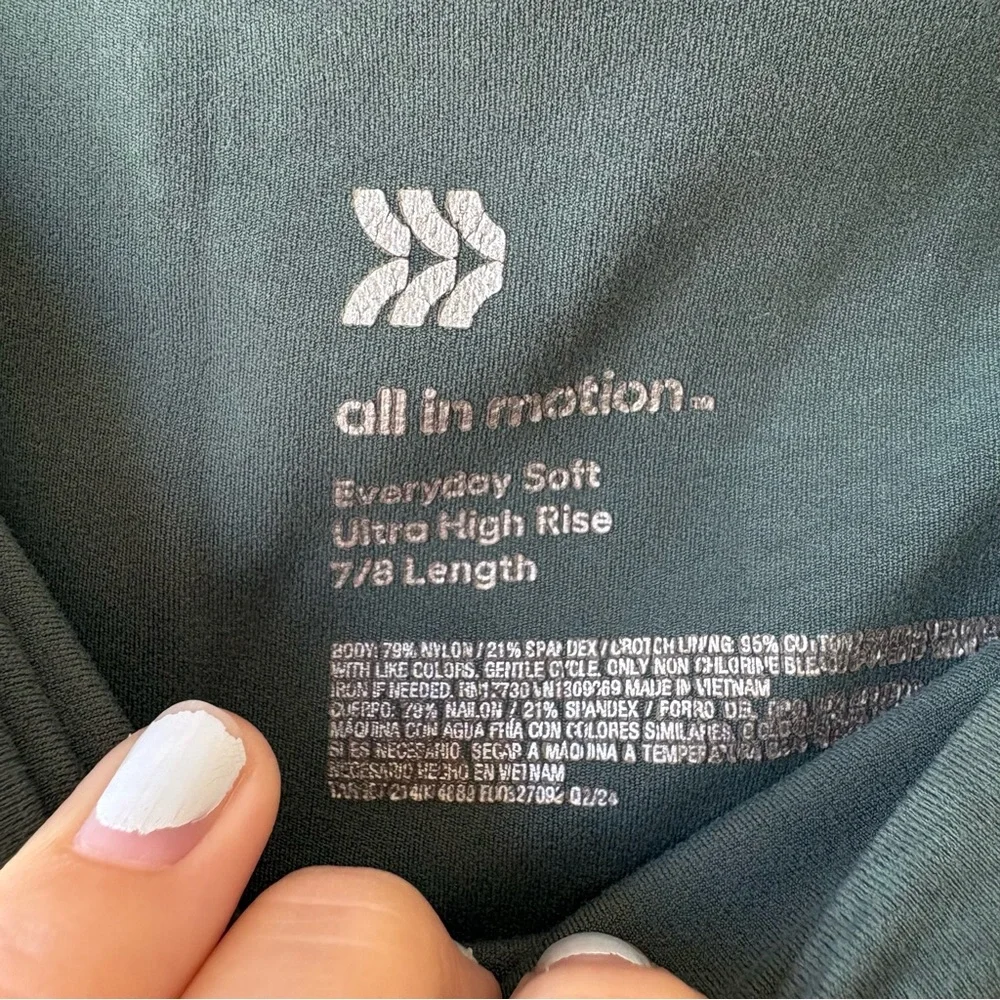 All in Motion Ultra High Rise 7/8 Leggings in Dark Green target xs